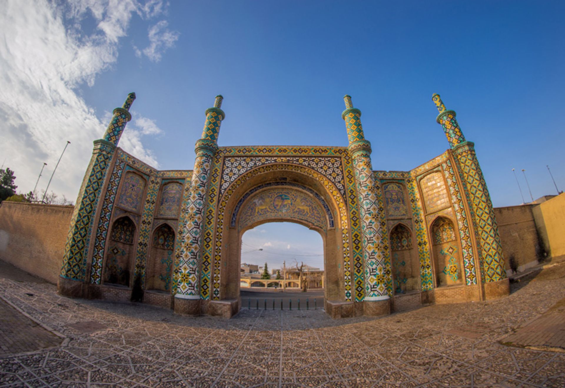 نمای کلی از دروازه درب کوشک