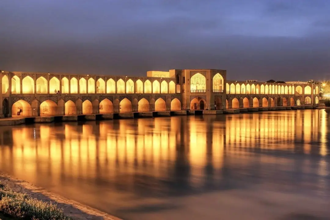 نورپردازی سی و سه پل اصفهان در شب