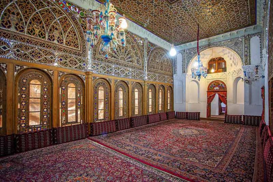 تالار میانی حسینیه امینی‌ها قزوین