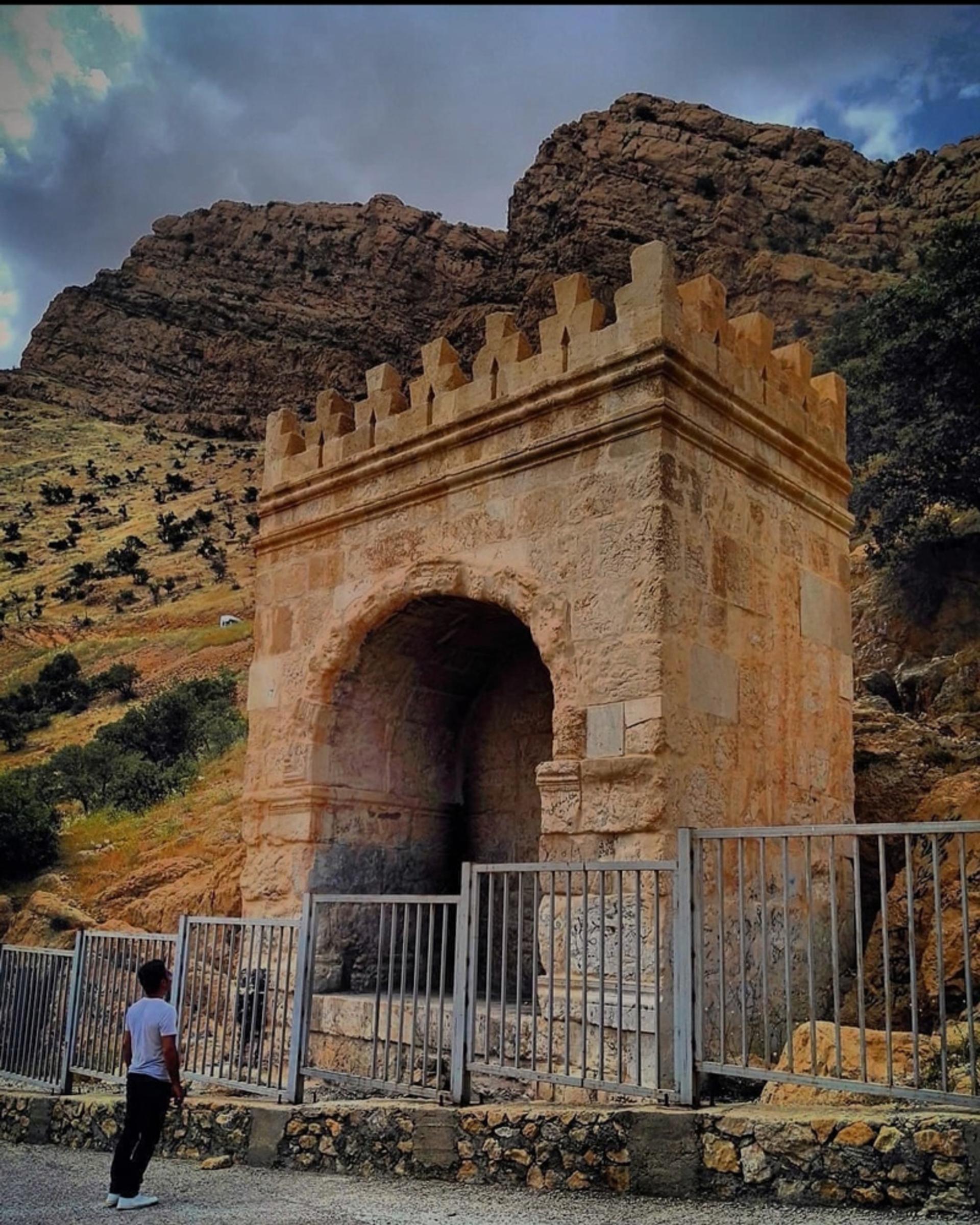 عکس‌های طاق گرا