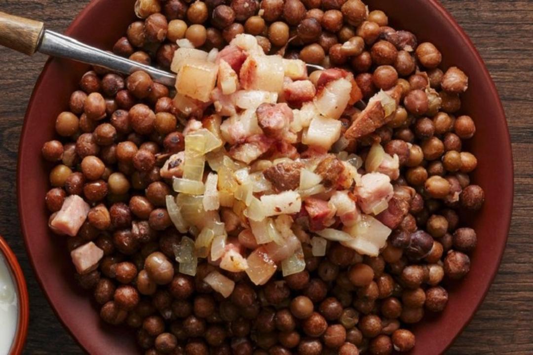 خوراک لوبیا و پیاز و بیکن، غذای ملی لتونی