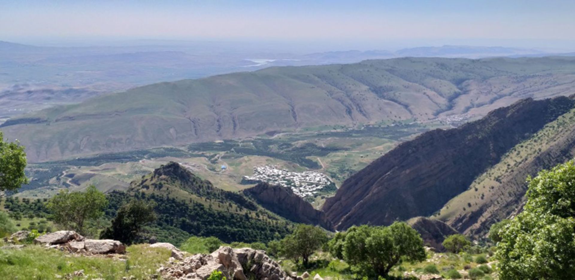 طبیعت اطراف قلعه یزدگرد