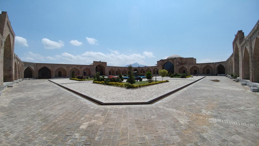 محوطه کاروانسرای شاه عباسی بیستون