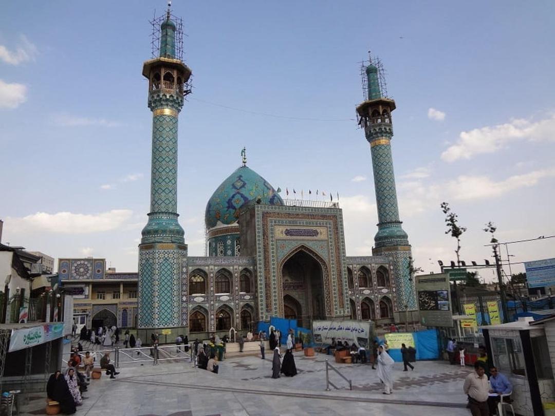 صحن امامزاده صالح تهران