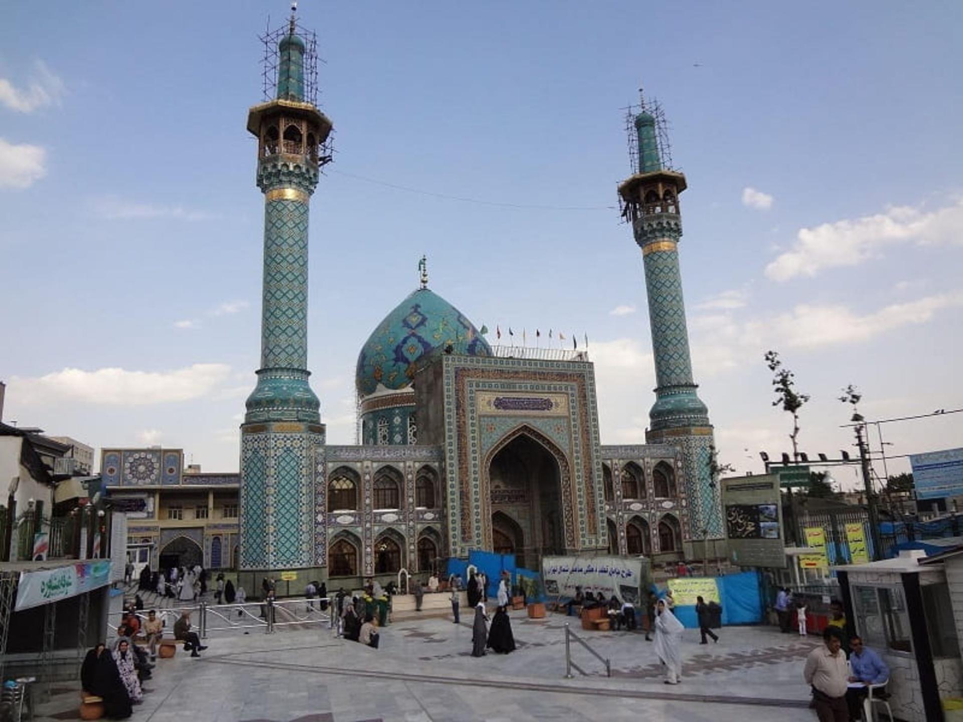 صحن امامزاده صالح تهران