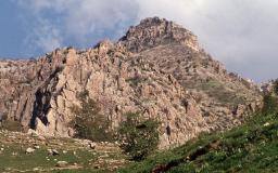 کوهستان دالاهو و قلعه یزدگرد