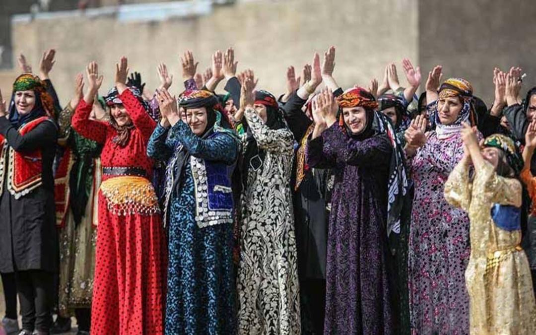 لباس محلی زنان لر