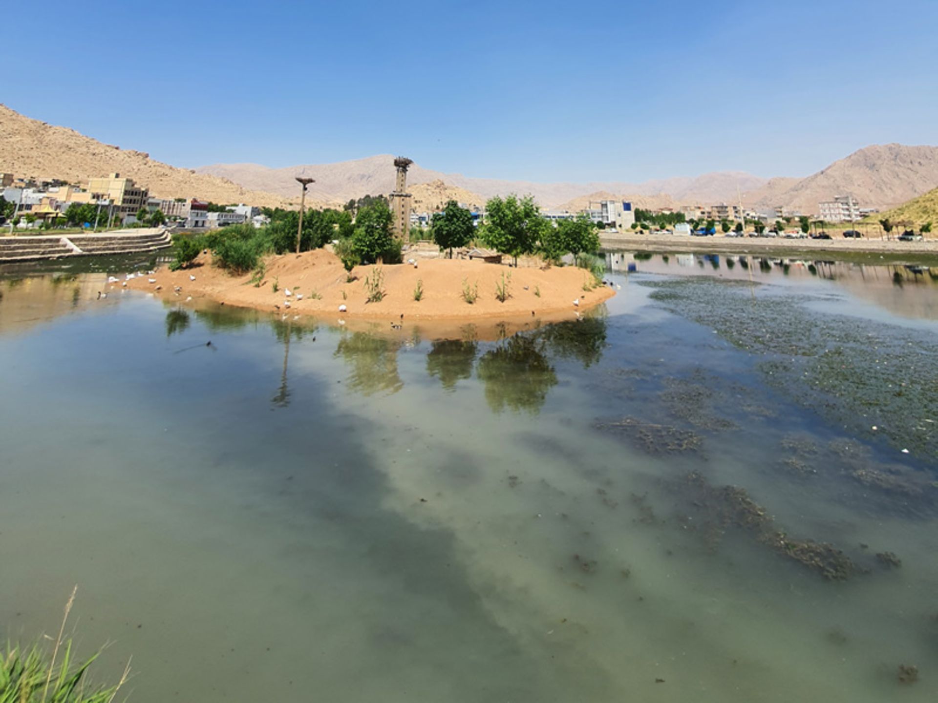 جزیره‌ای در سراب روانسر