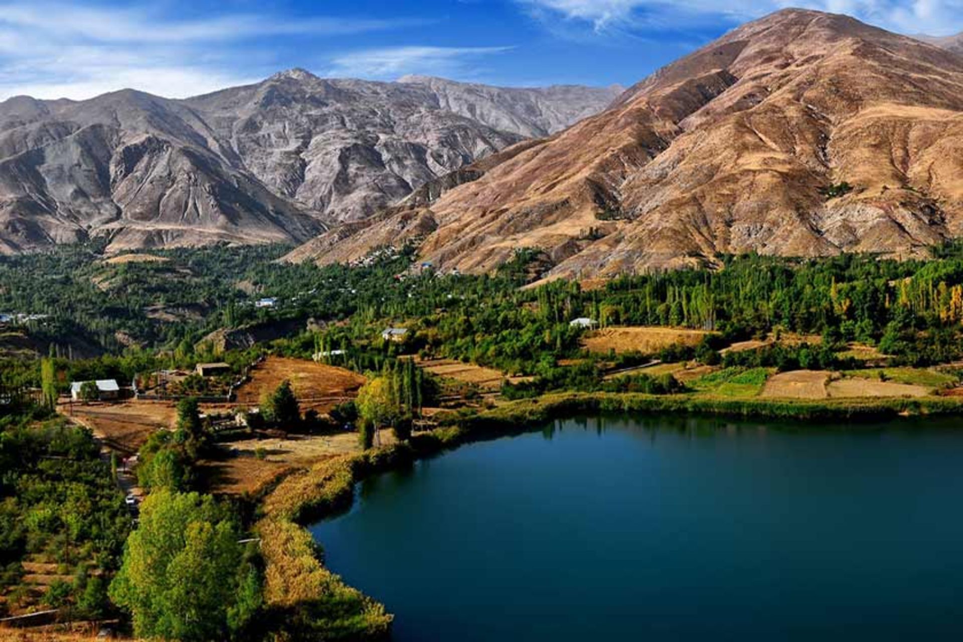 دریاچه طبیعی در اطراف تهران