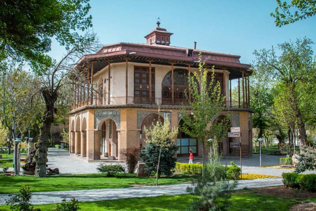 کاخ چهل ستون قزوین از بناهای تاریخی قزوین