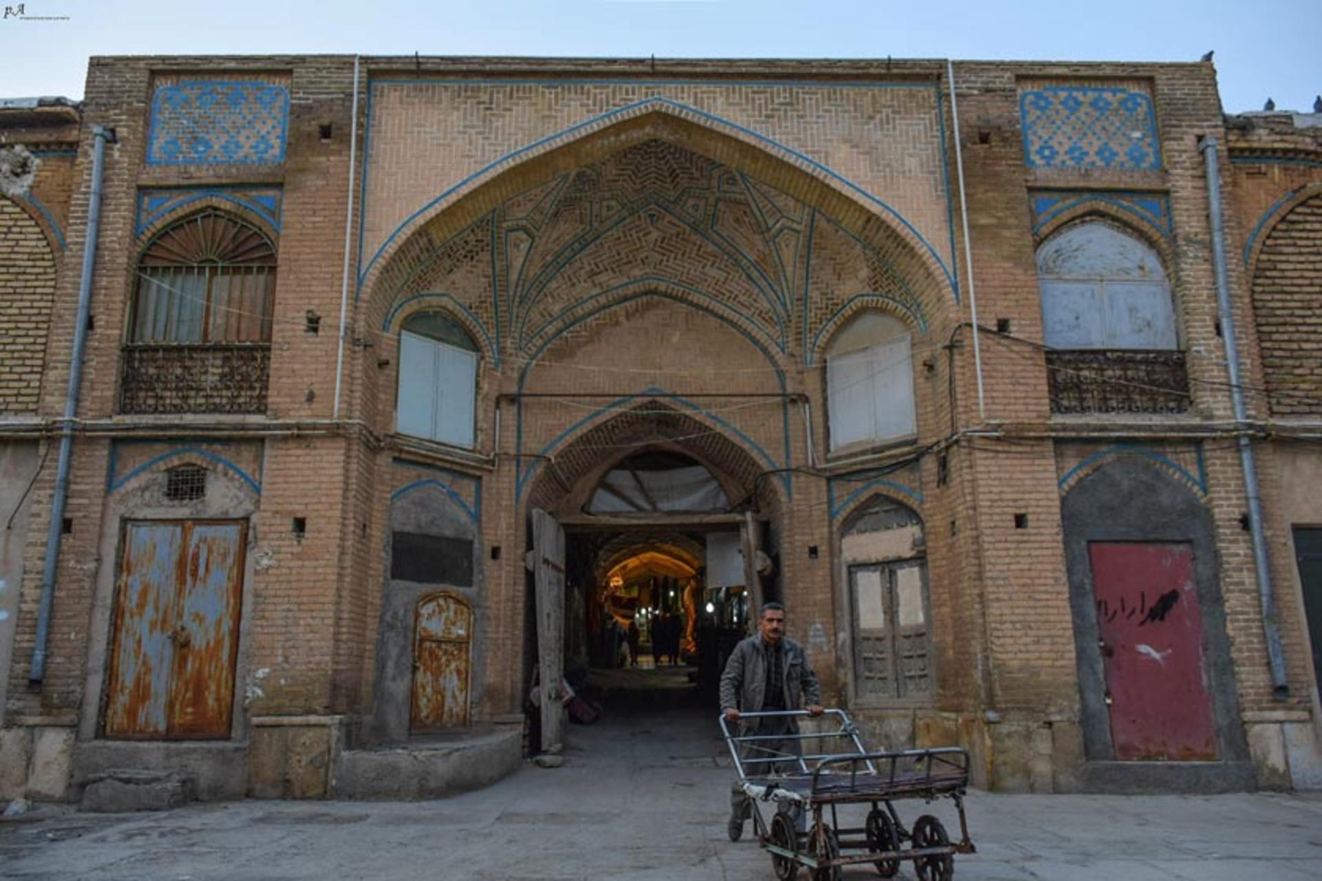 یکی از ورودی‌های بازار سنتی کرمانشاه