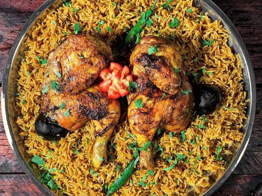 پلوی ادویه دار با مرغ سرخ شده
