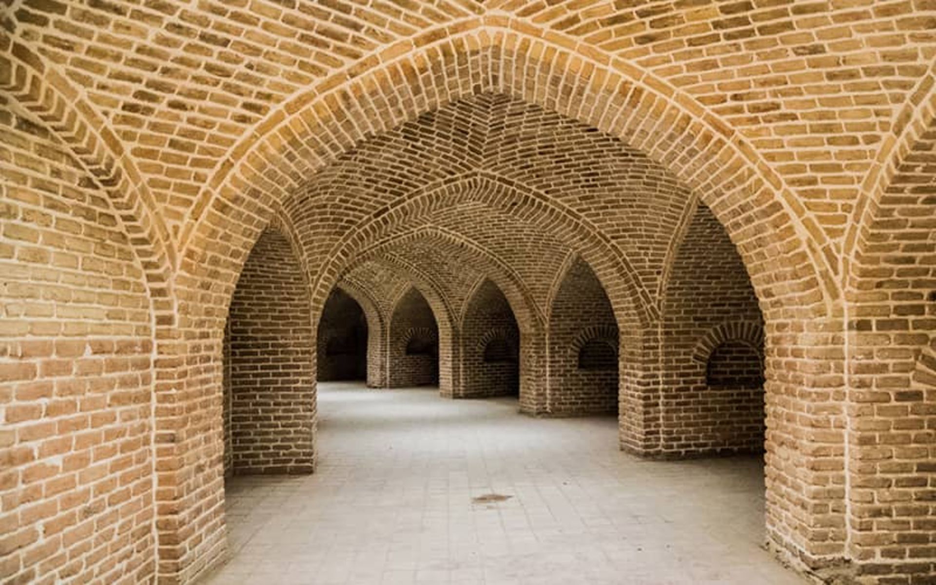 کاروانسرای تاج آباد