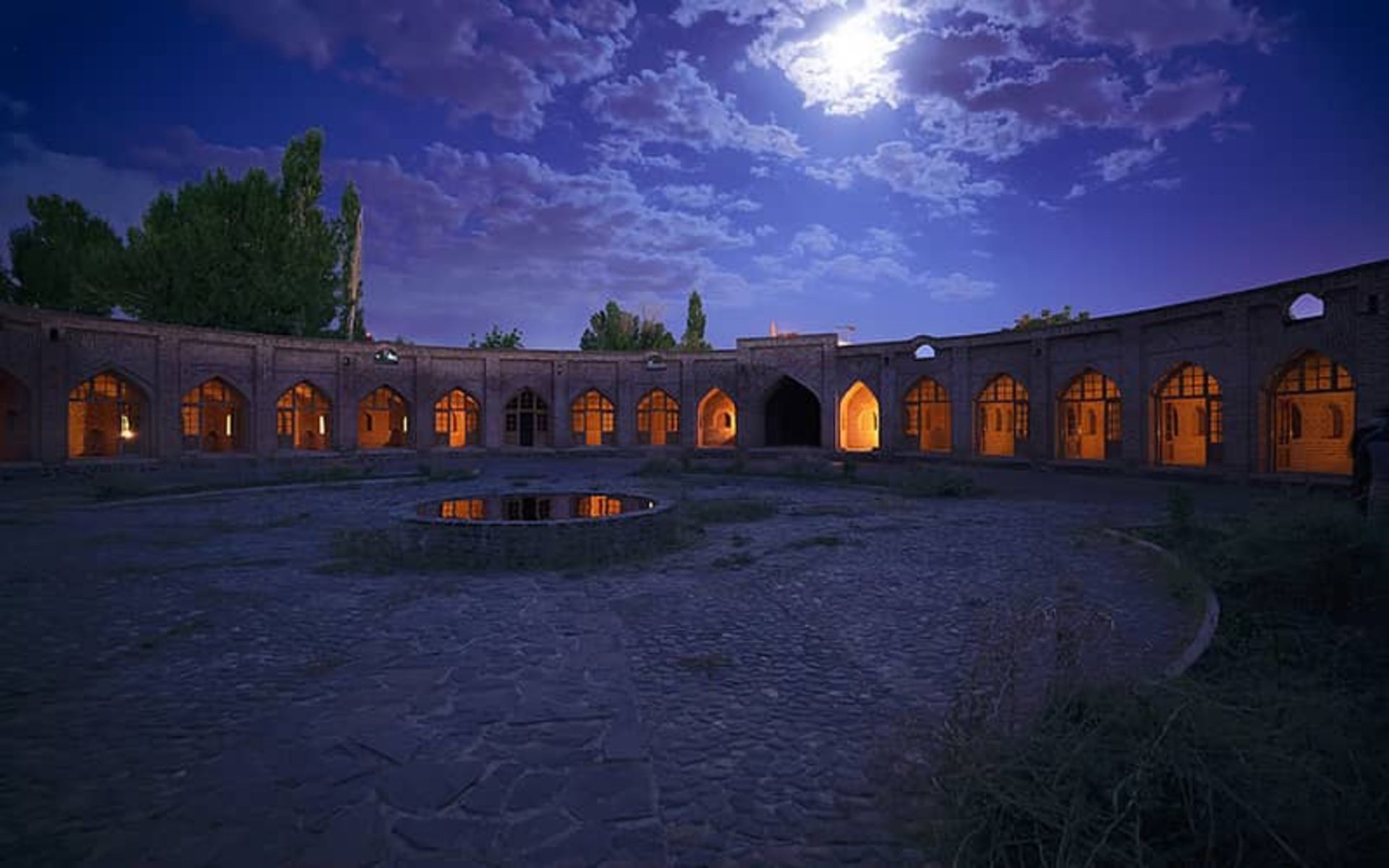 کاروانسرای تاج آباد