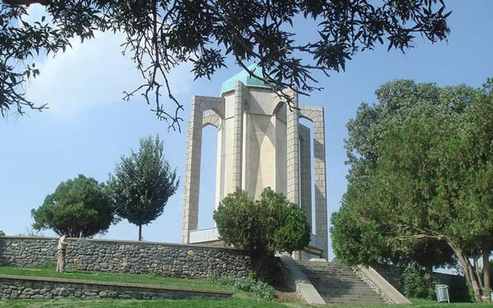 آرامگاه باباطاهر عریان