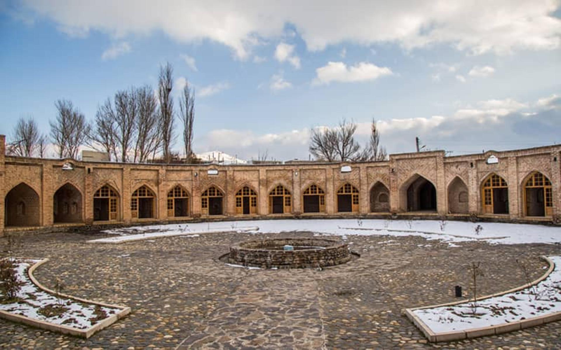 کاروانسرای تاج آباد