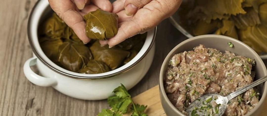 یاپراک دولما (دلمه برگ مو)