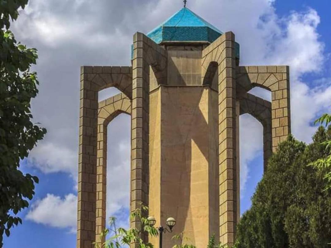 آرامگاه باباطاهر عریان