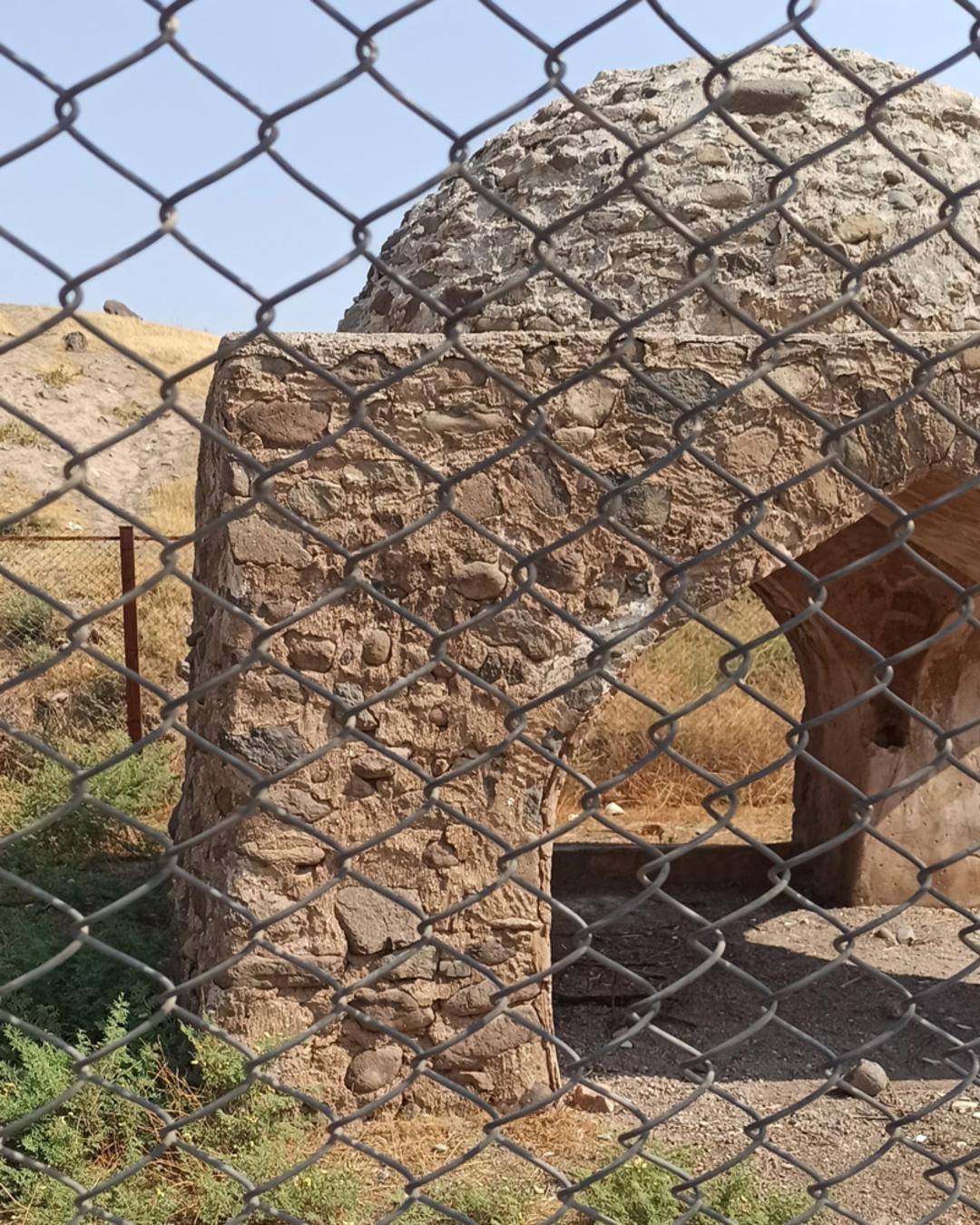 آتشکده الزین در پشت حصار