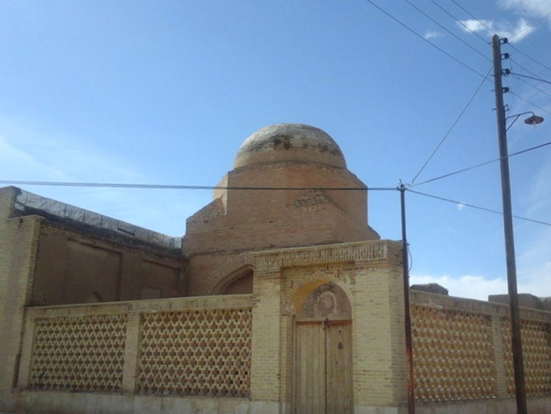 فضای بیرونی مسجد جامع قروه