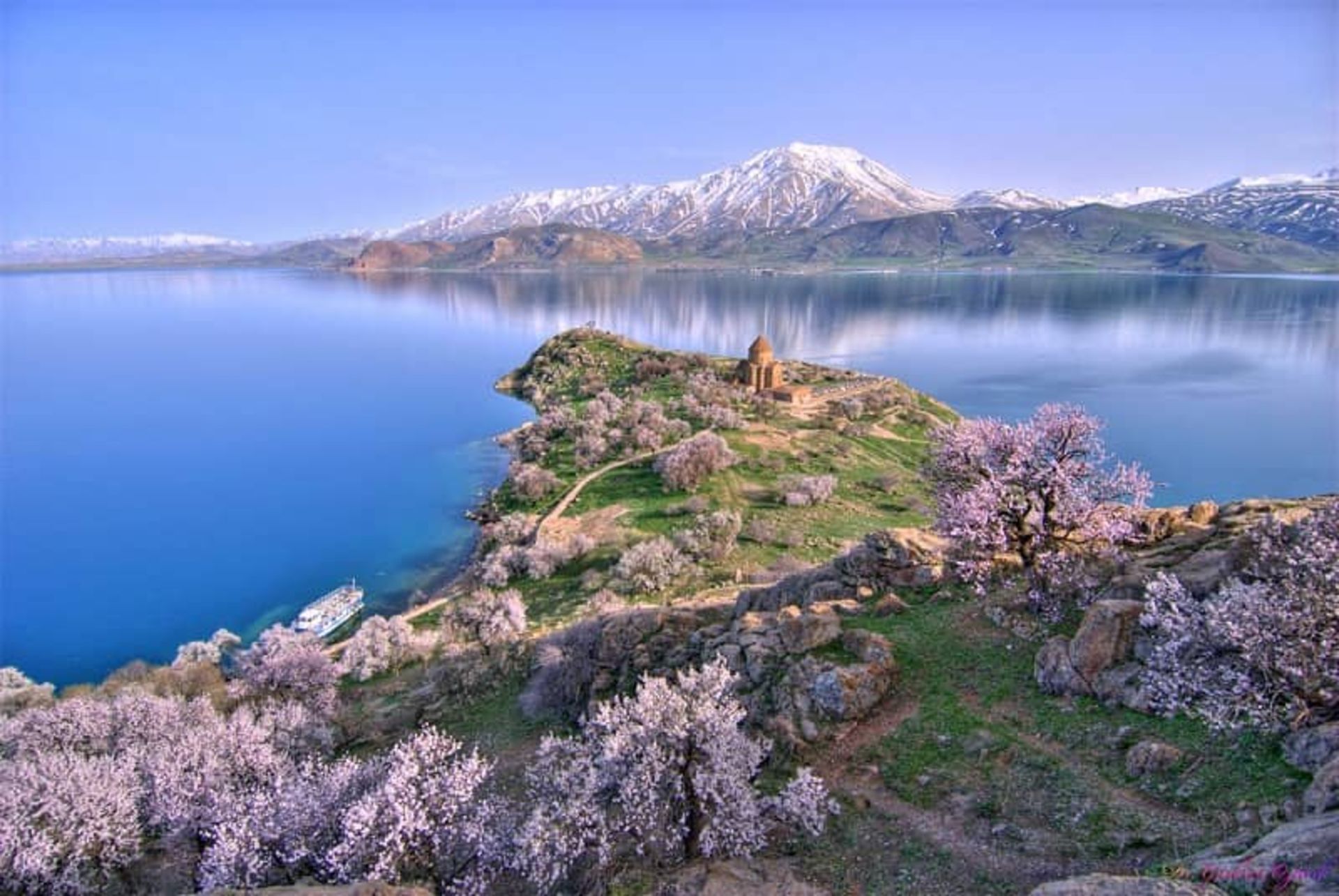 دریاچه وان