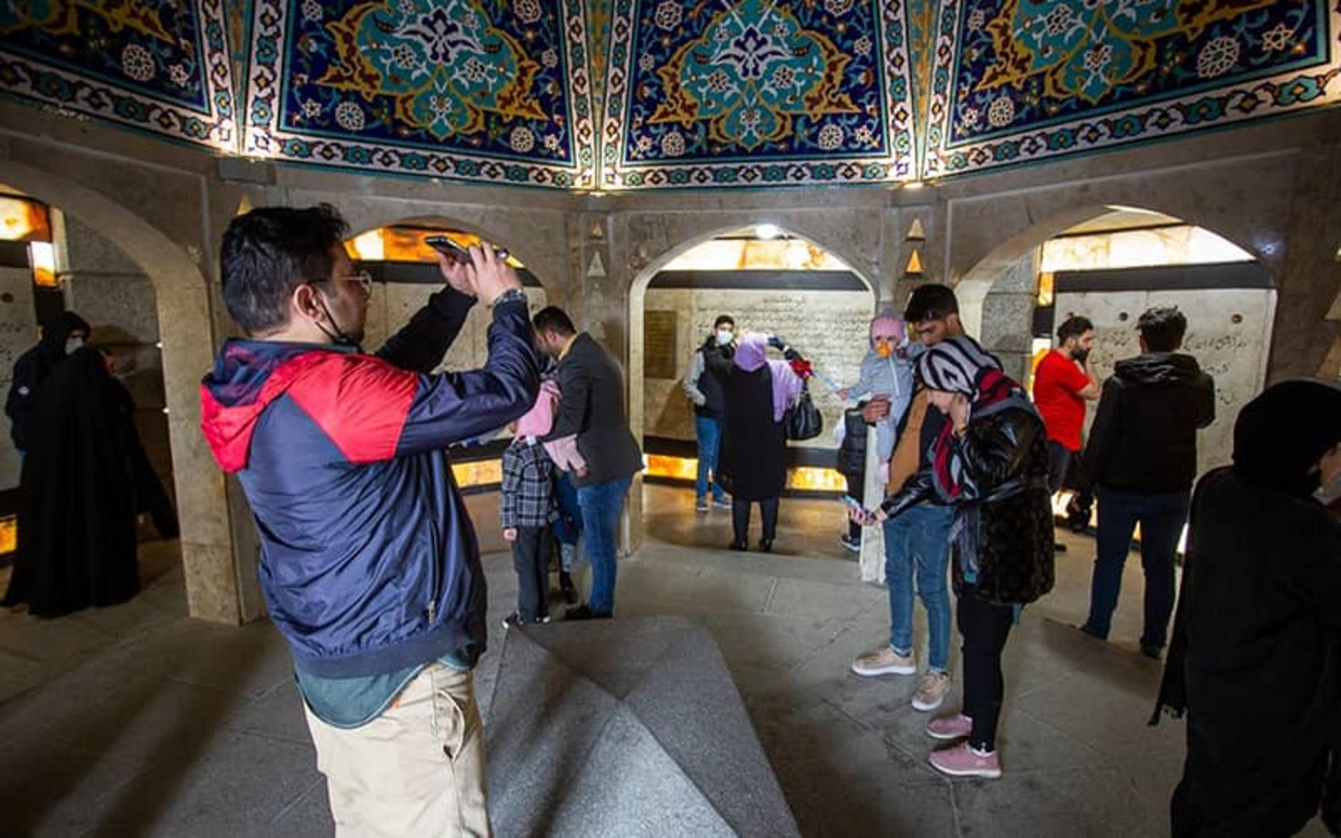 آرامگاه باباطاهر عریان