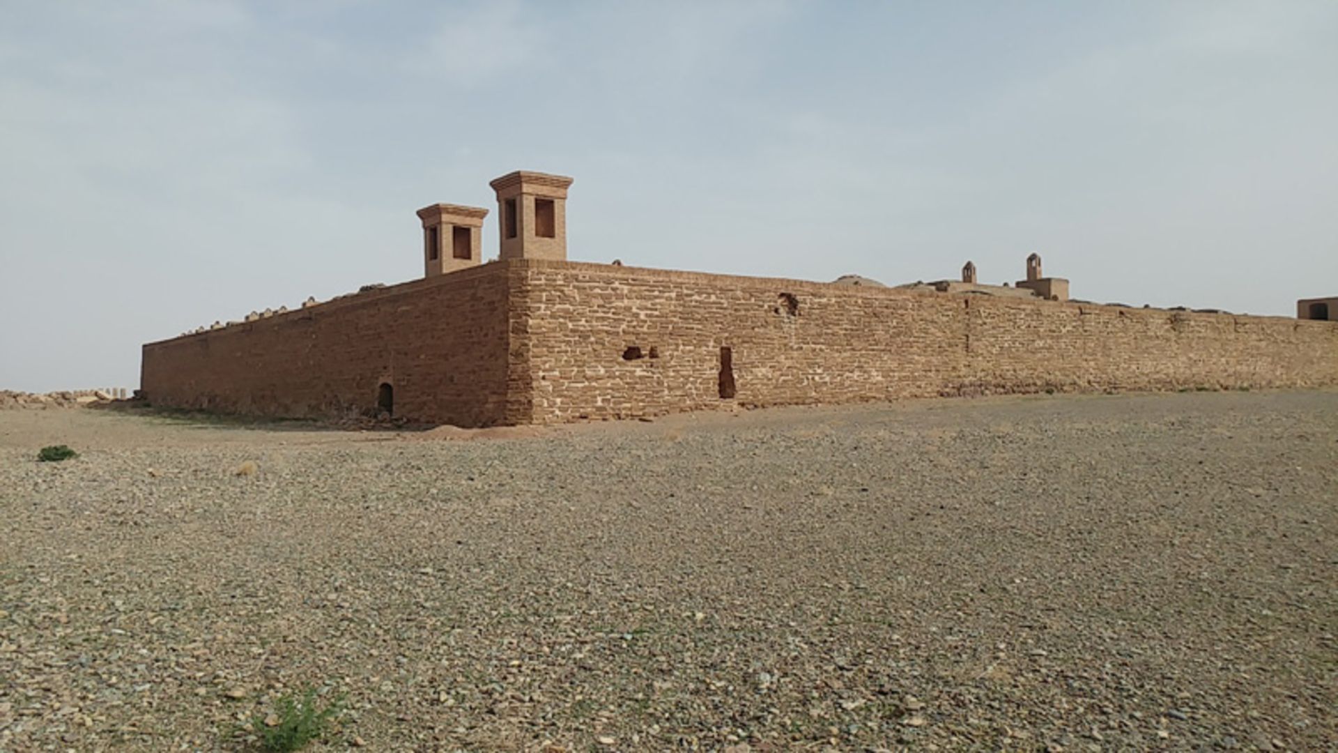 نمای بیرونی کاروانسرای حوض سلطان