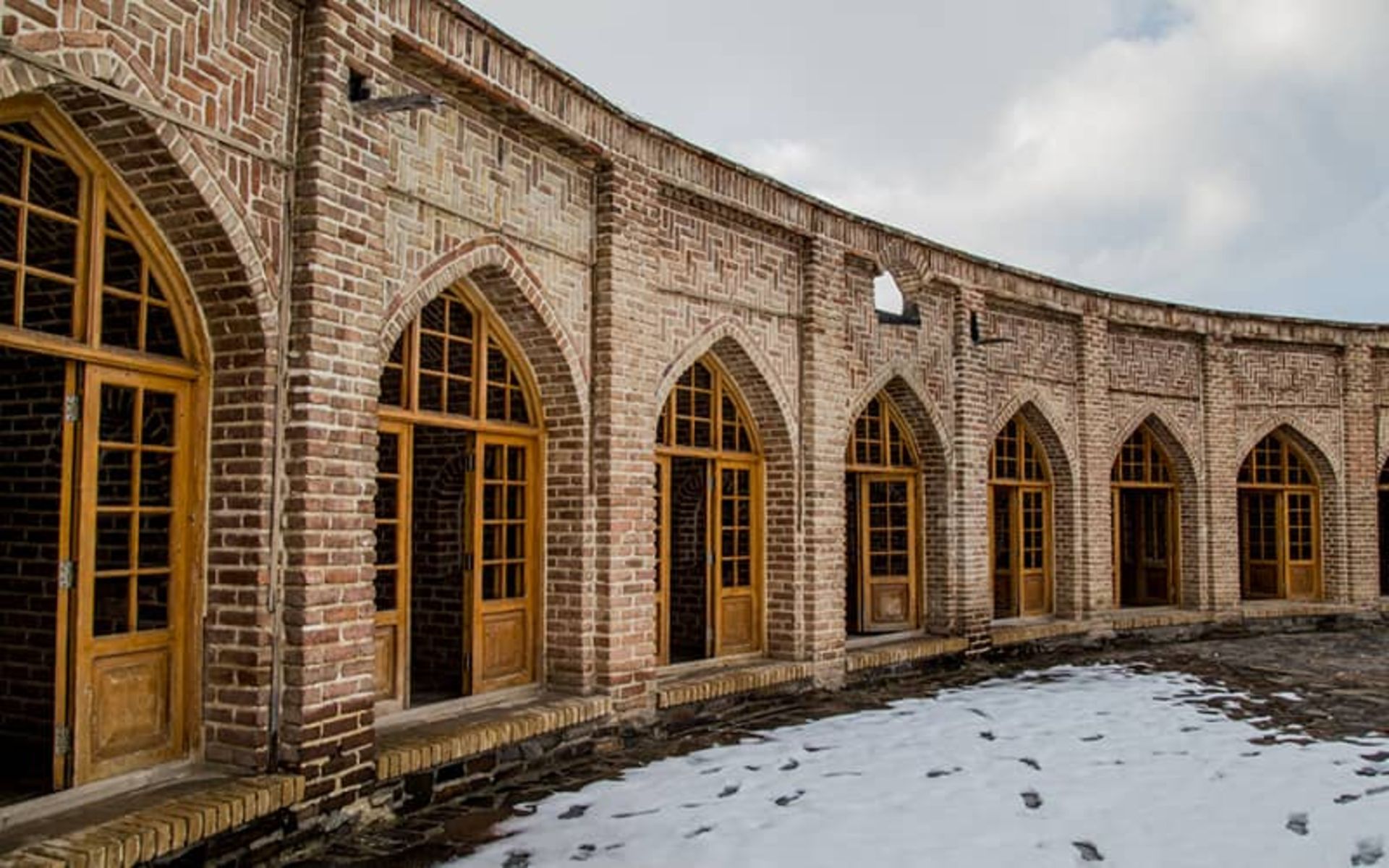 کاروانسرای تاج آباد