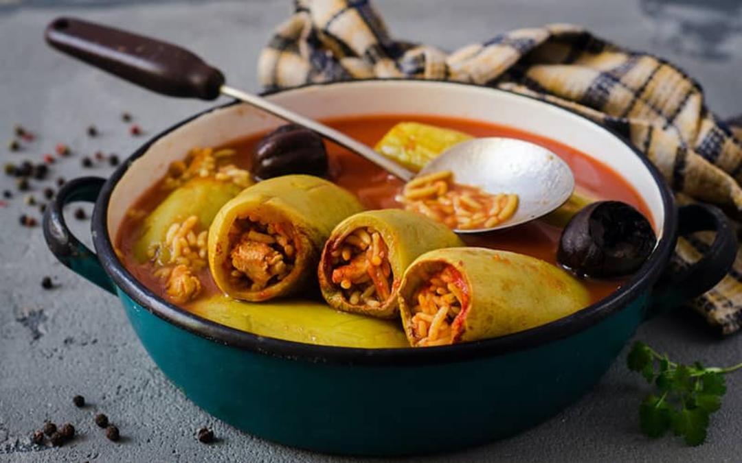 یک تابه کدوی شکم پر با آب زیاد