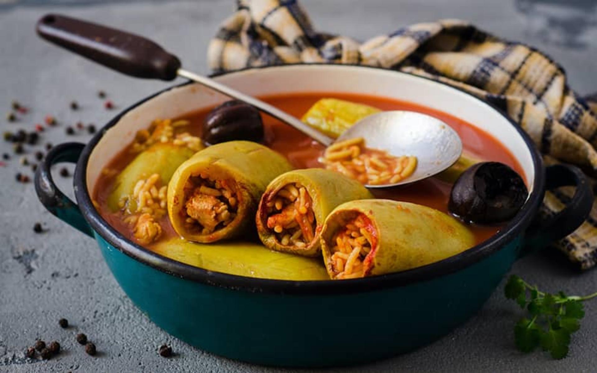 یک تابه کدوی شکم پر با آب زیاد