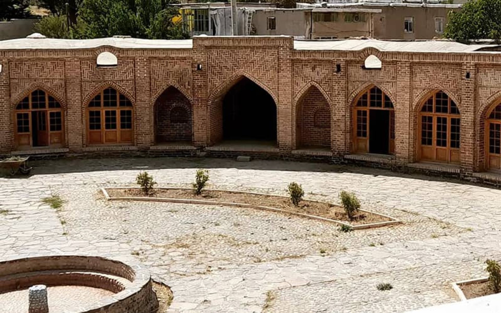 کاروانسرای تاج آباد