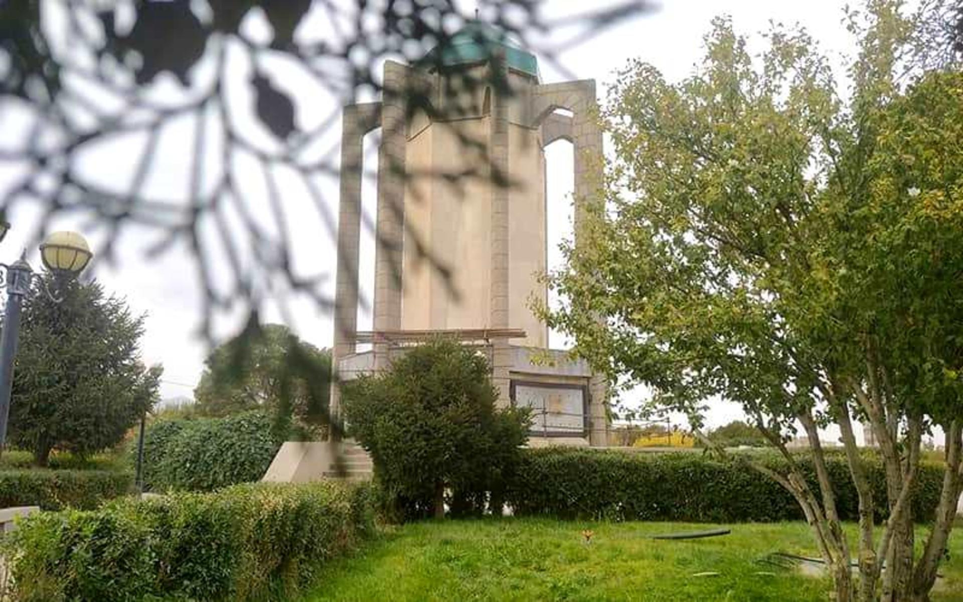 آرامگاه باباطاهر عریان