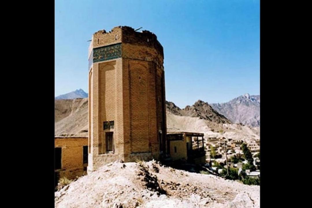 برج سنگی قارلوجا