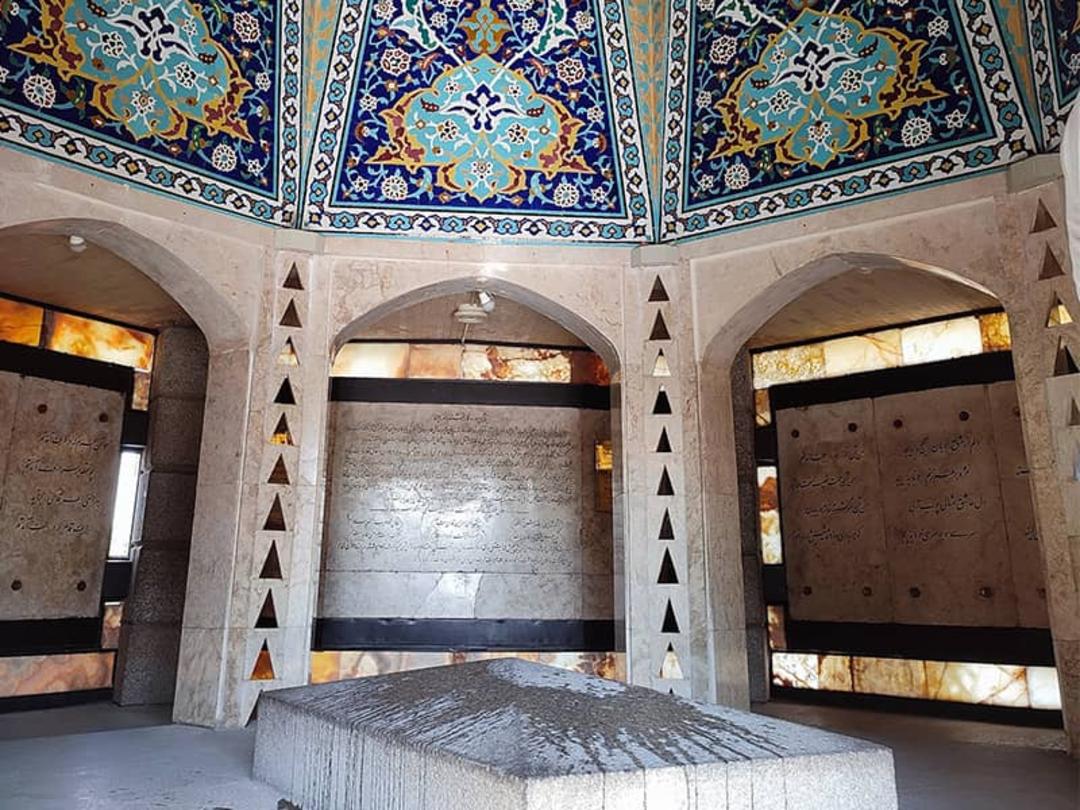 آرامگاه باباطاهر عریان