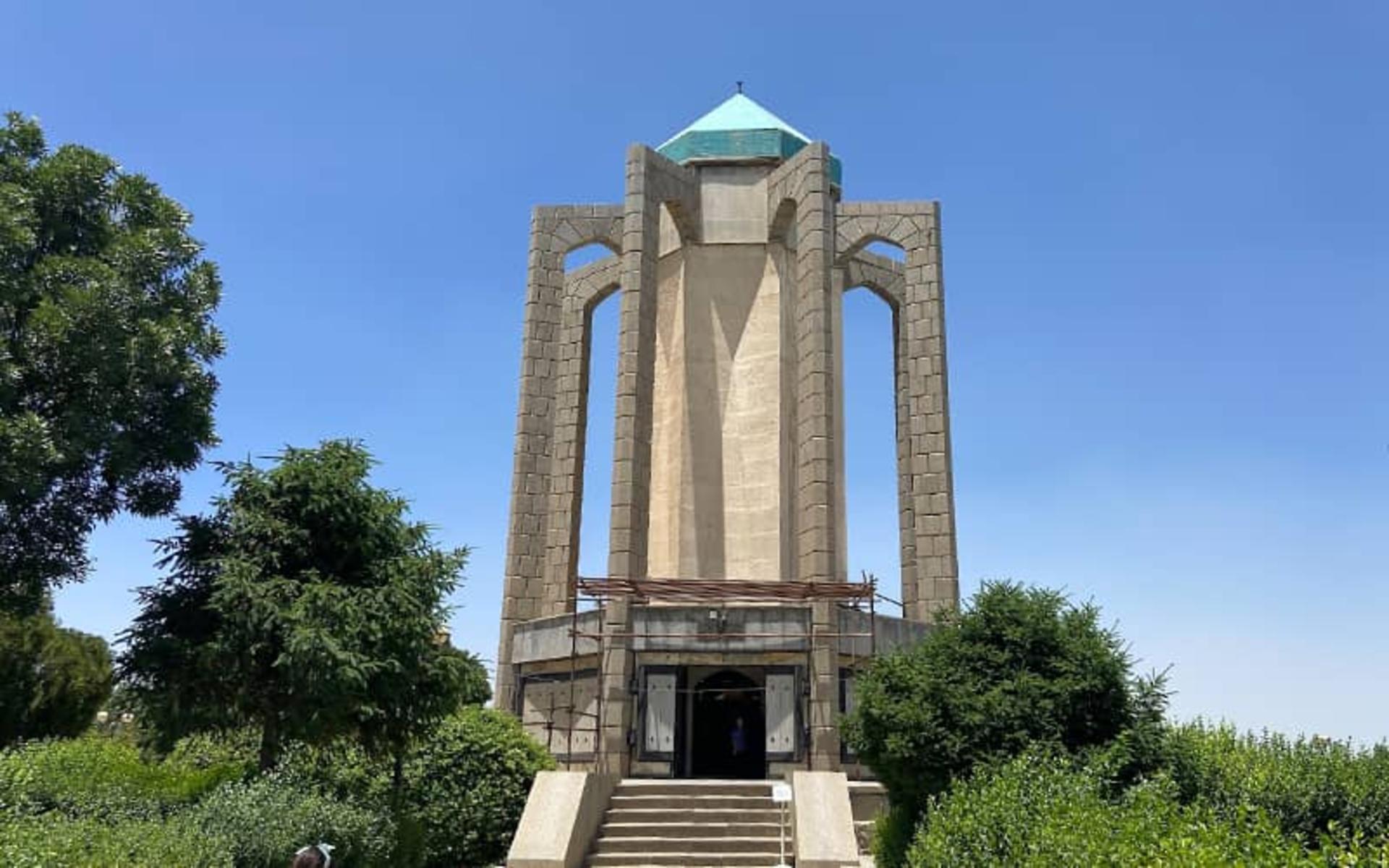 آرامگاه باباطاهر عریان