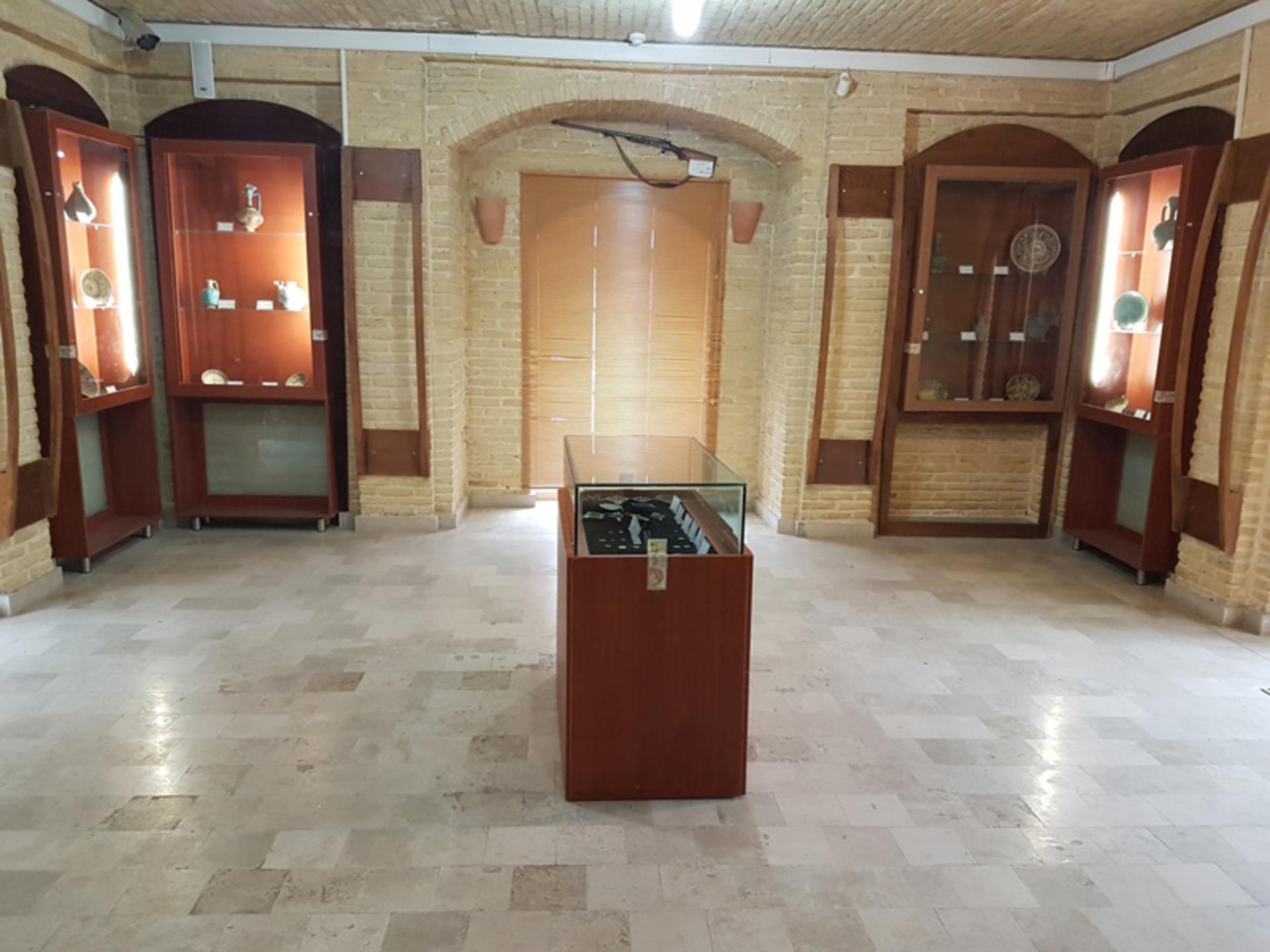 اشیای موزه آرامگاه پیراحمد زهرنوش