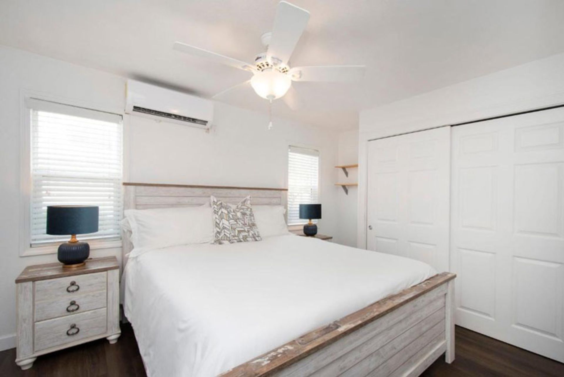 Beach Living at Seagull Condos BLMI جزایر کیمن
