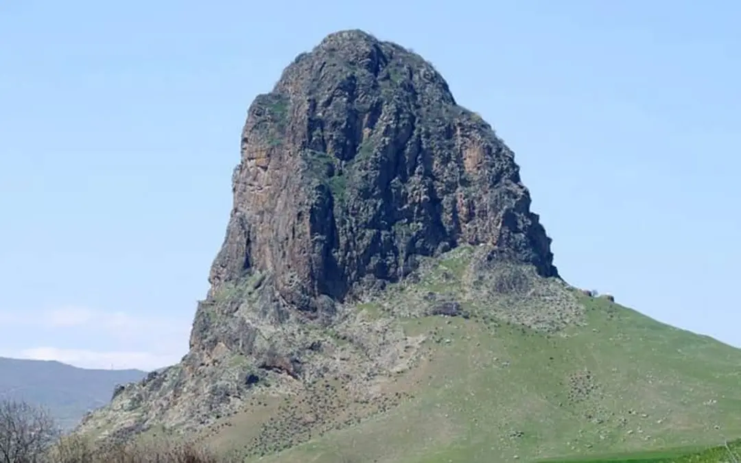 کوهی مرتفع در آذربایجان