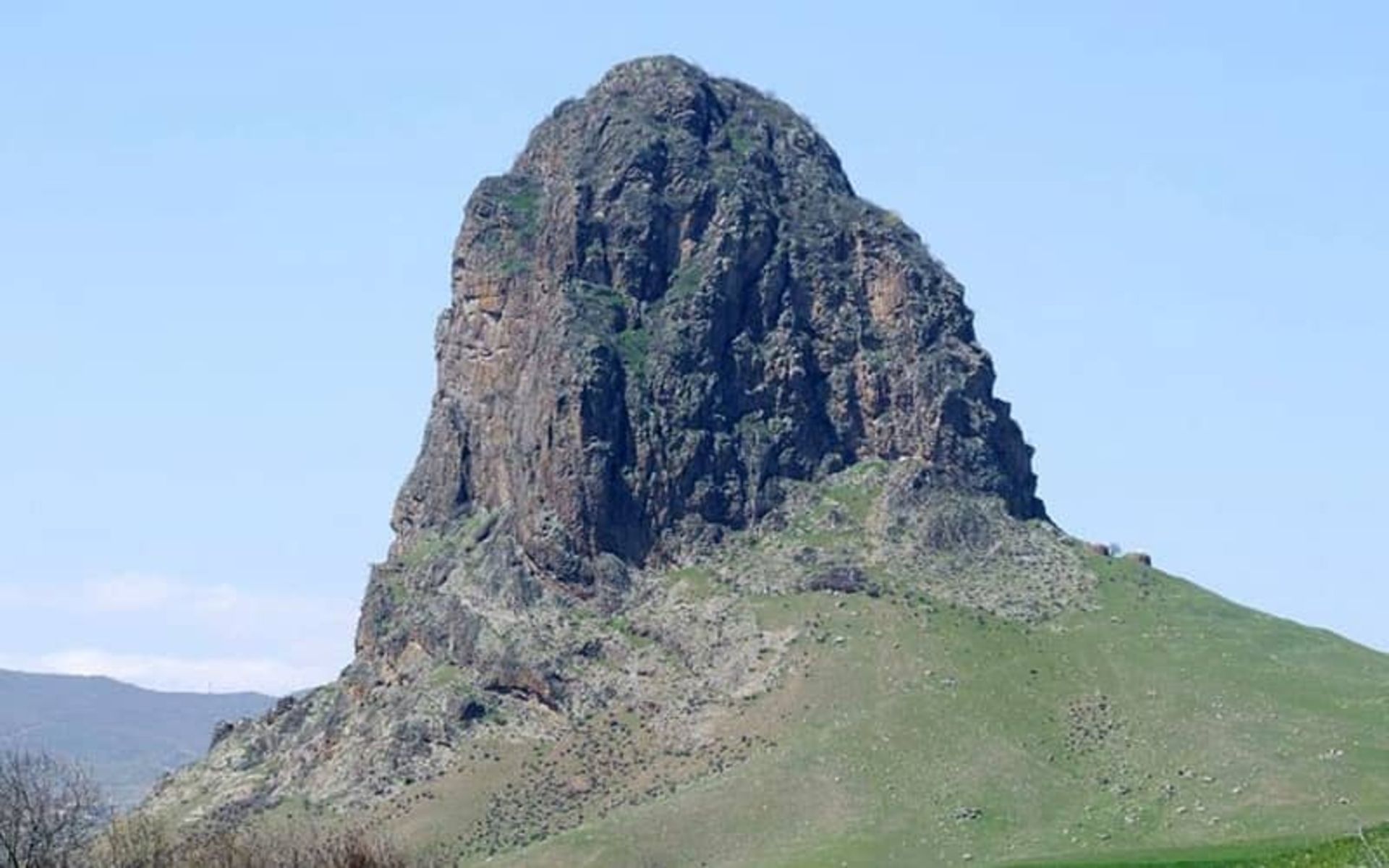 کوهی مرتفع در آذربایجان