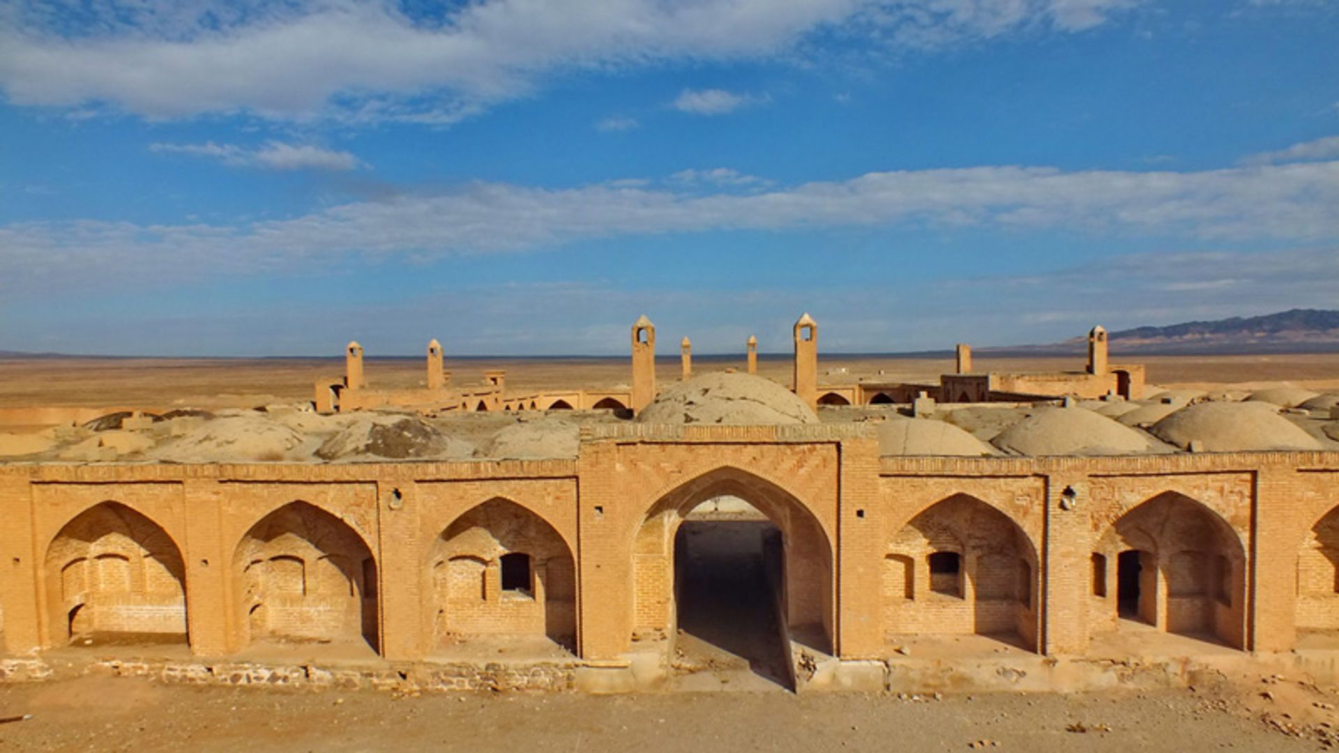 ورودی محوطه کاروانسرای حوض سلطان