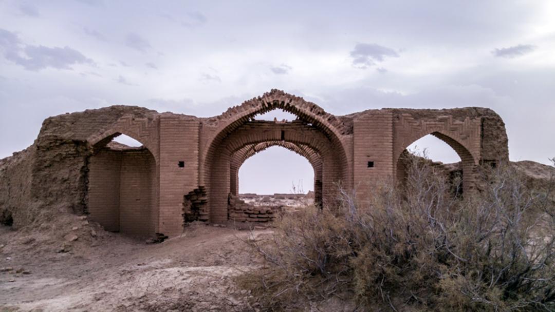 دروازه ورودی کاروانسرای دیر گچین