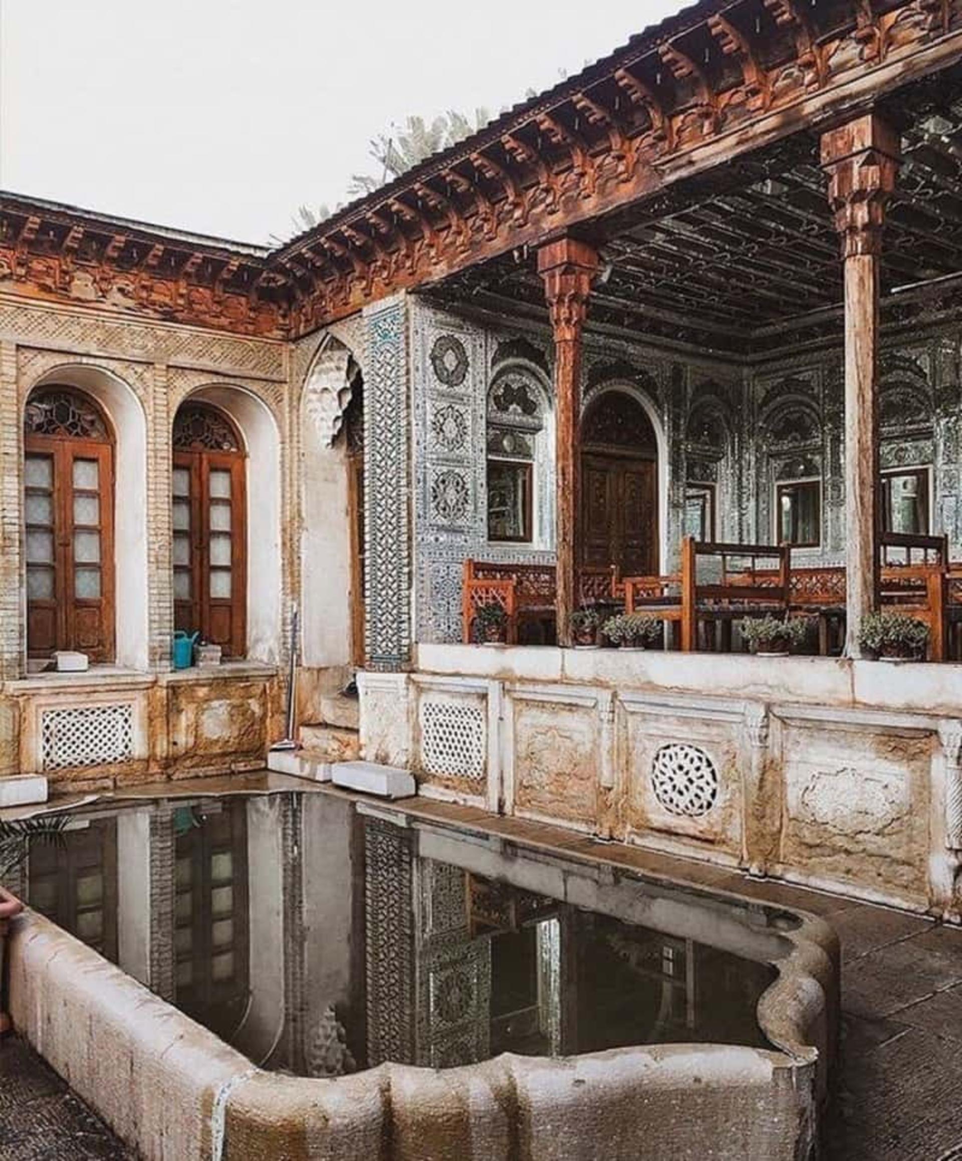 حیاط خانه زینت الملک شیراز