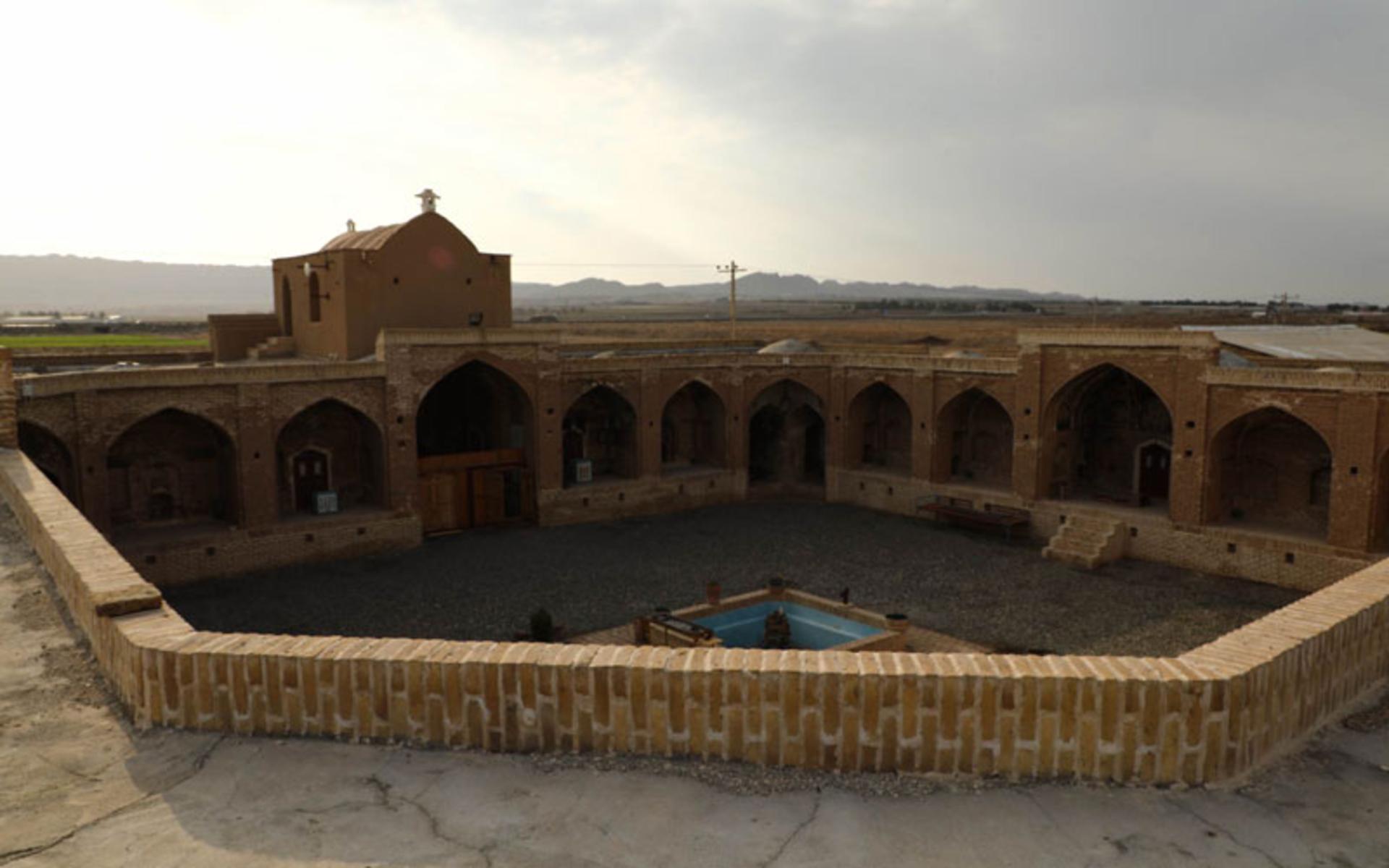 نمای بالایی کاروانسرای پاسنگان