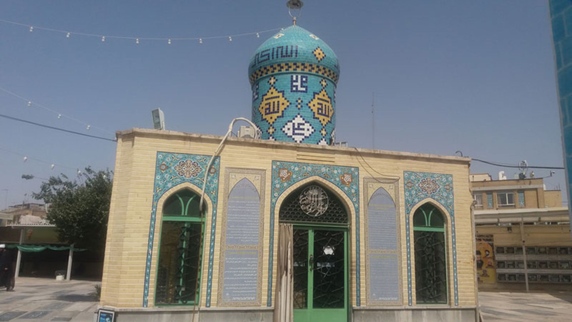 یکی از مقابر قبرستان شیخان