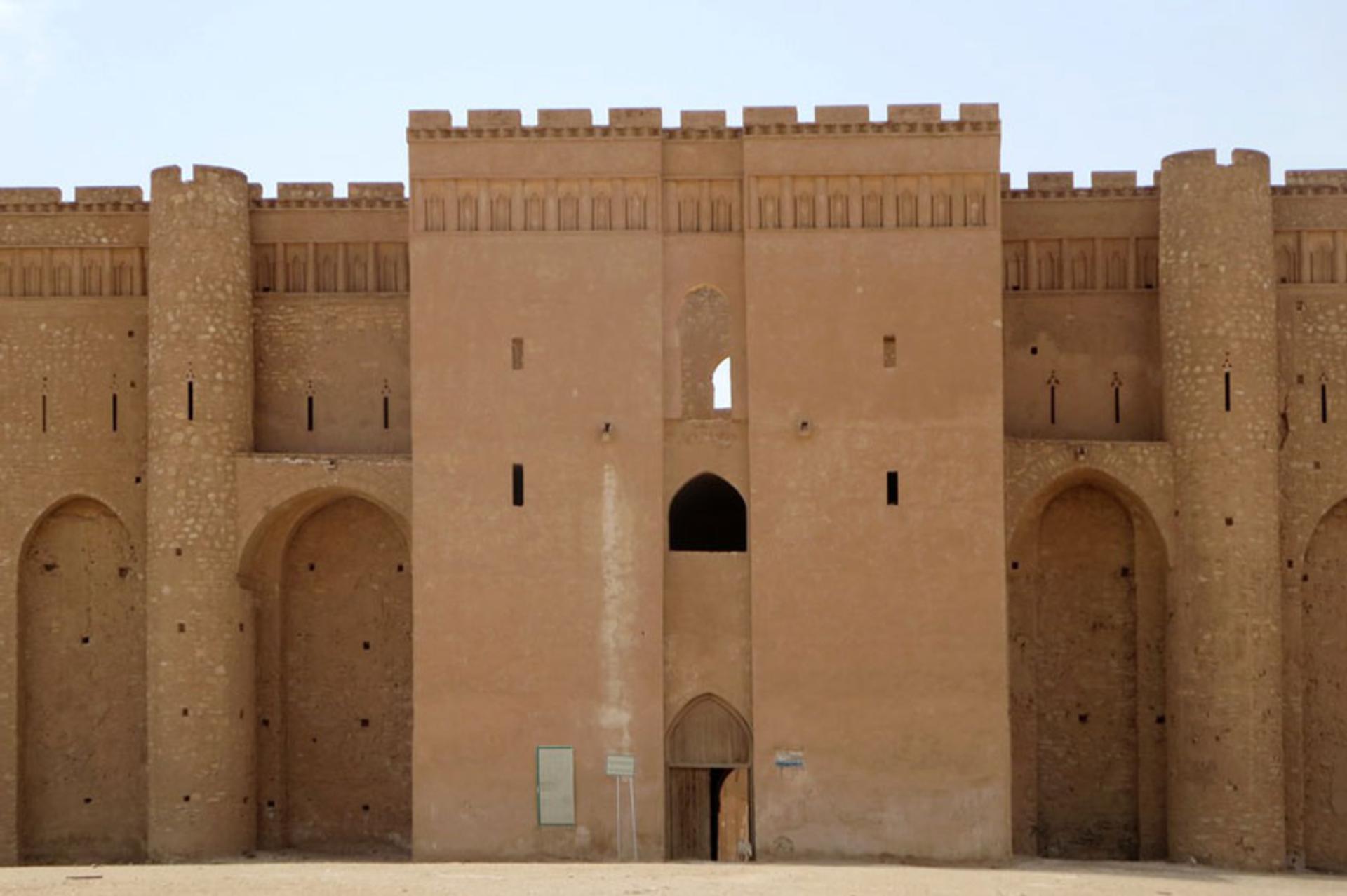 دروازه قلعه الاخضیر