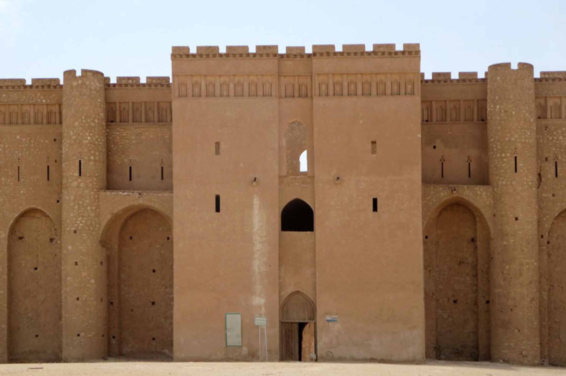 دروازه قلعه الاخضیر