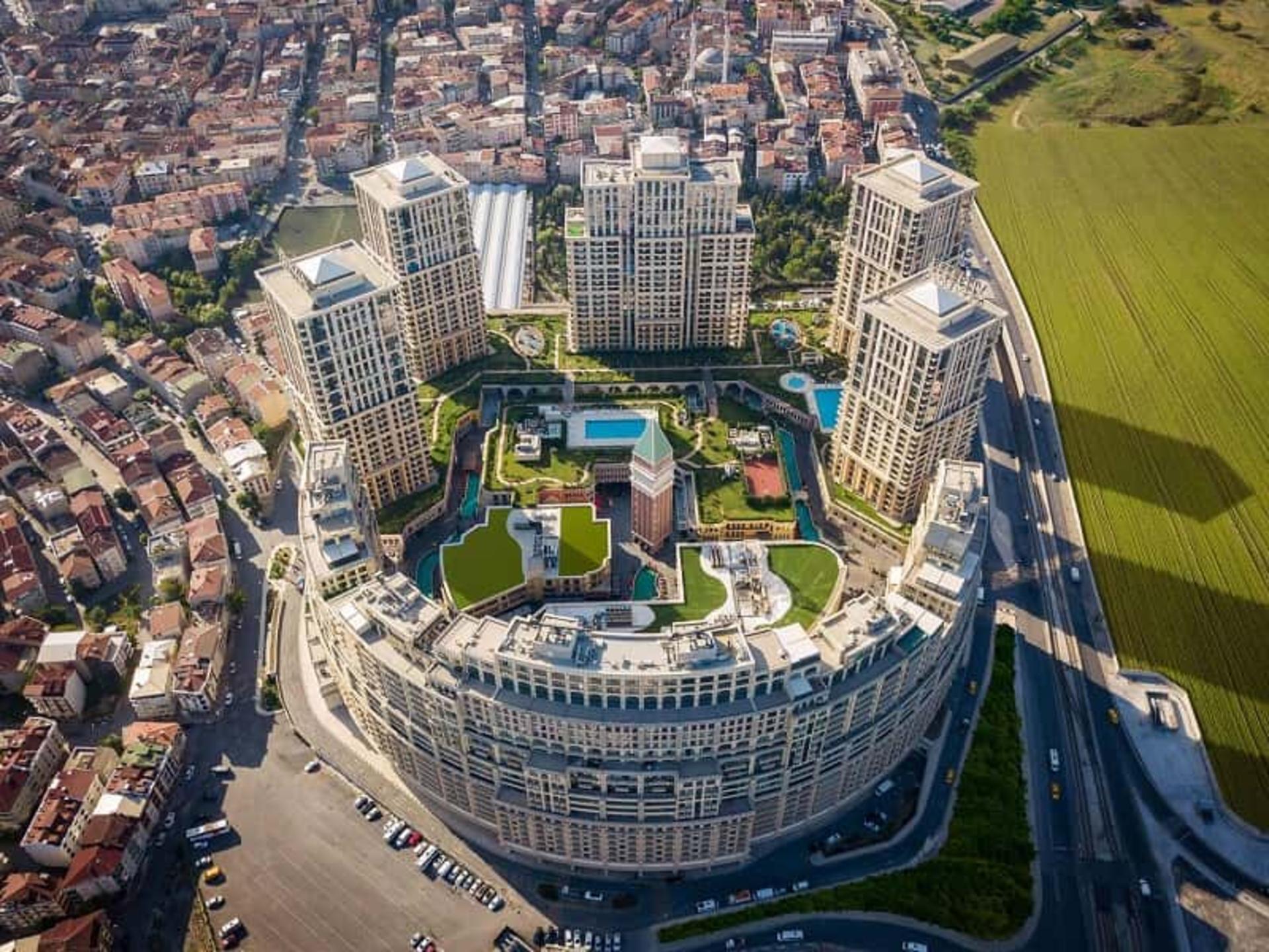 مرکز خرید ونیزیا یامگا اوت‌لت ونیزیا در استانبول