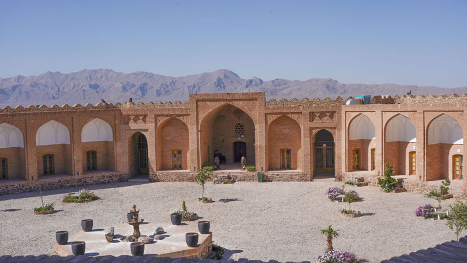 محوطه کاروانسرای امین آباد شهرضا