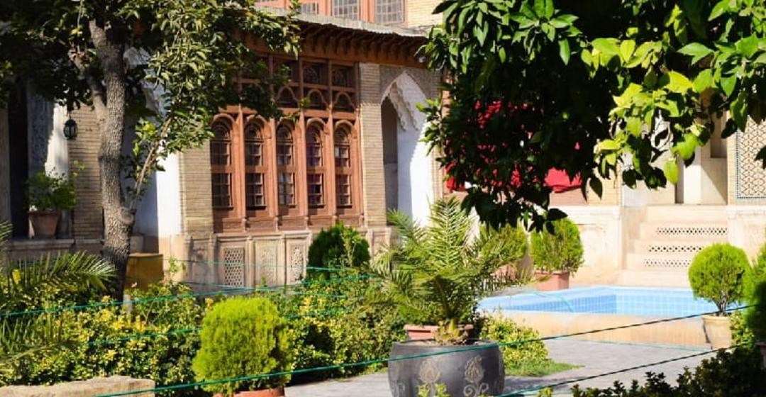 حیاط خانه زینت‌الملک 