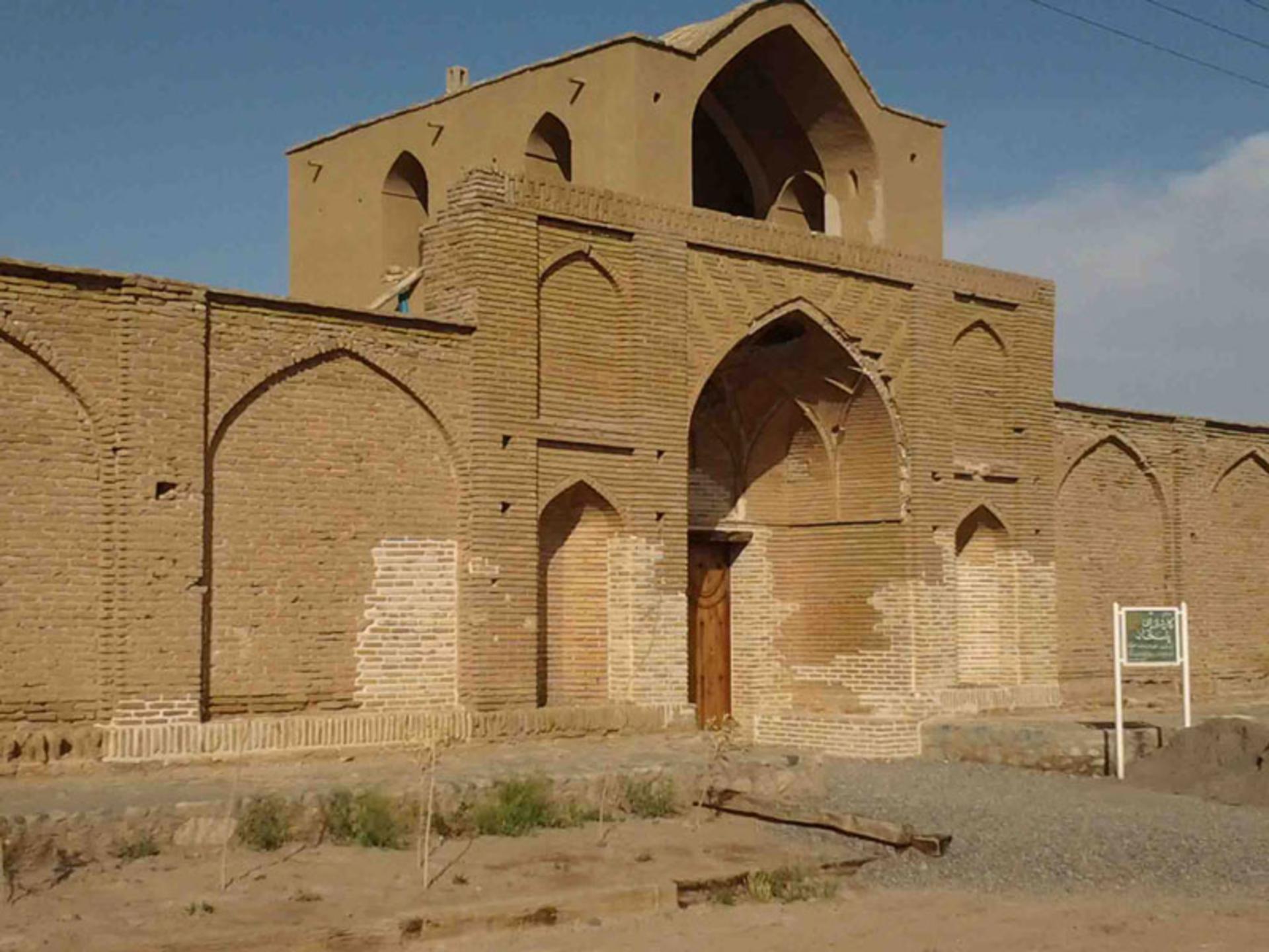 دروازه ورودی کاروانسرای پاسنگان